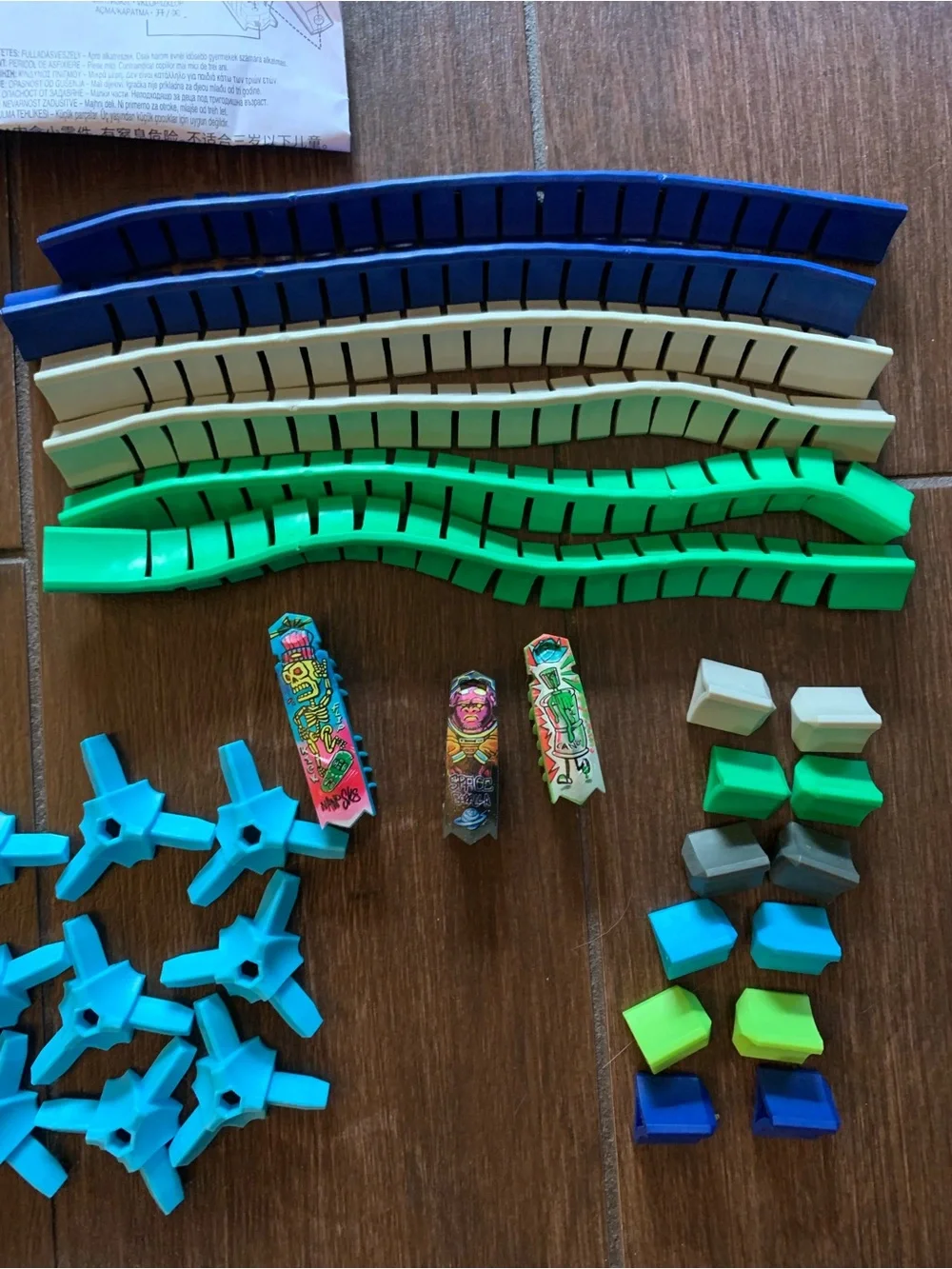 HEX Bots Nano Land Playset W/ 3 Nano Bots, 40+ Pieces Complete